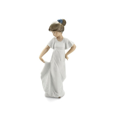 NAO Figure Statue Little Girl How Pretty! 22x11cm Porcelain