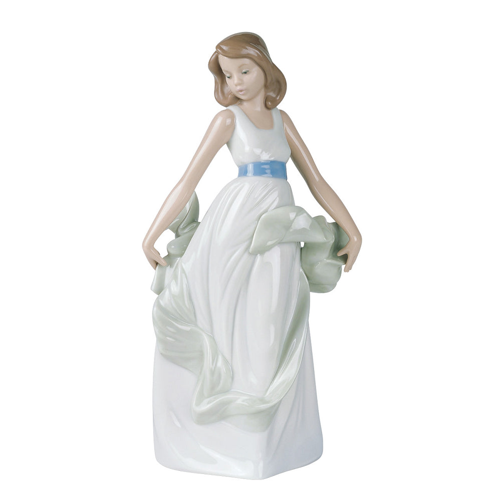 NAO Figure Figurine Statue Playing in the Wind 27cm Porcelain