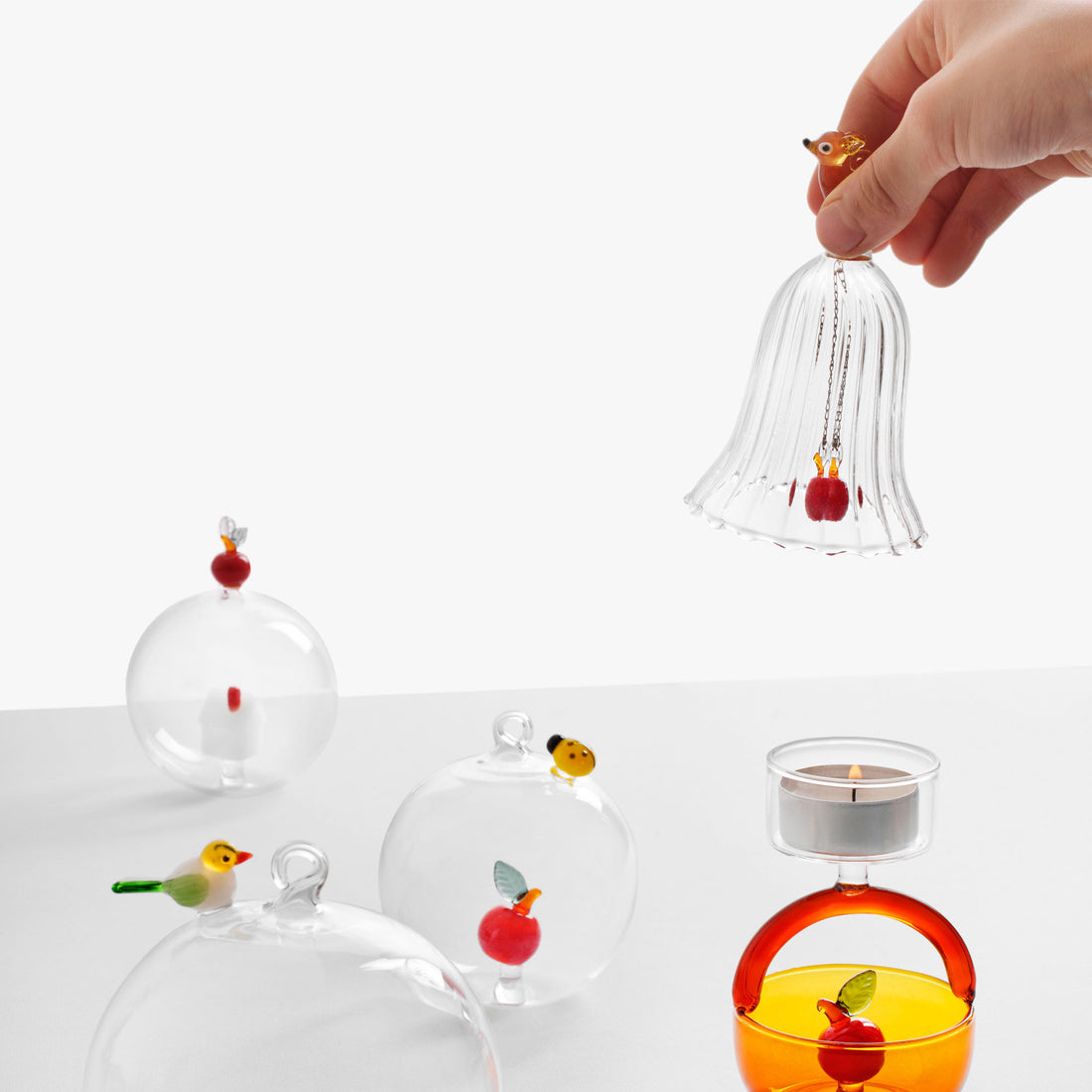 ICHENDORF Red Apple Campana con Mela e Cerbiatto 10,5cm Vetro Borosilicato Decorazione Natalizia