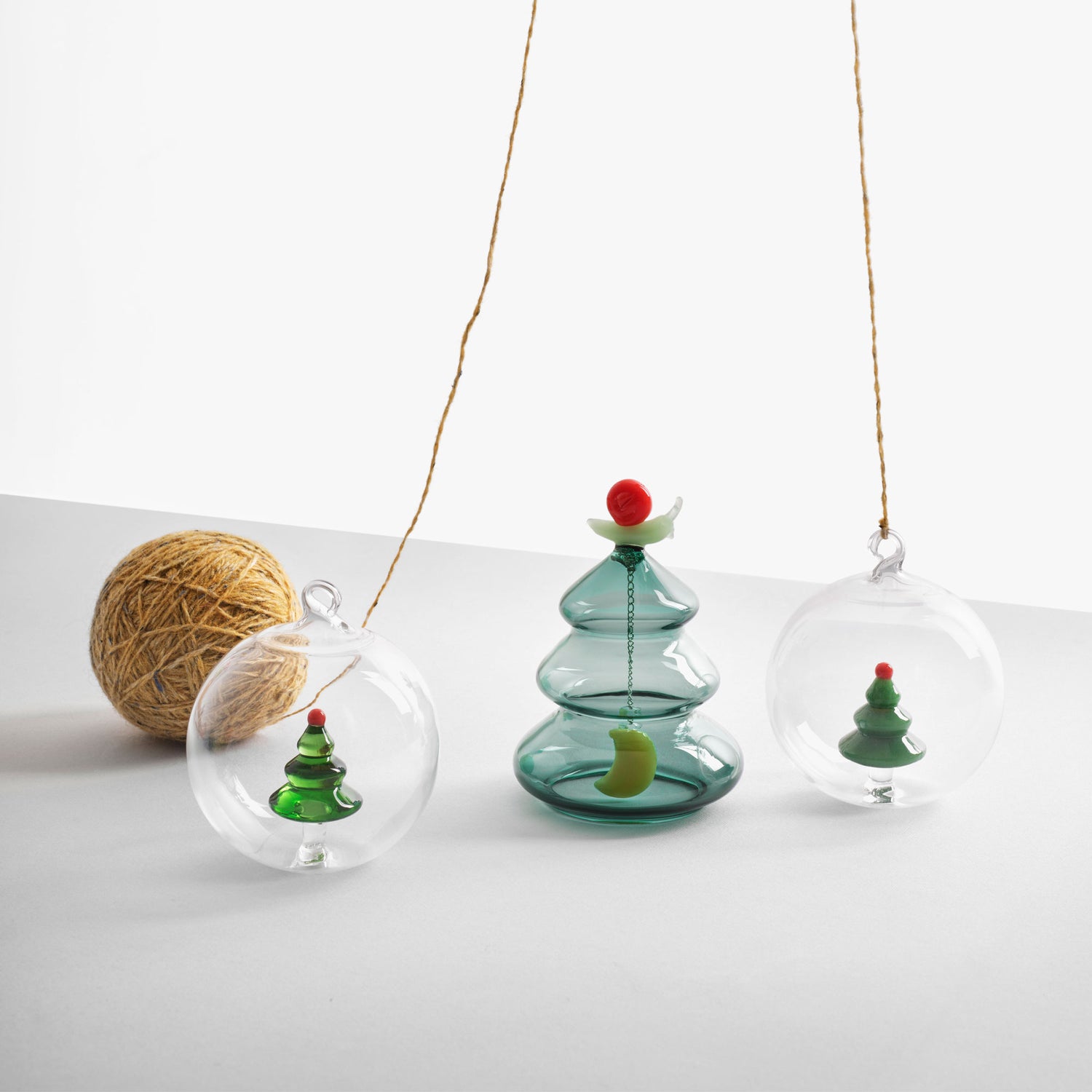 ICHENDORF Woodland Tales Pallina Sfera con Albero di Natale 8cm Vetro Borosilicato