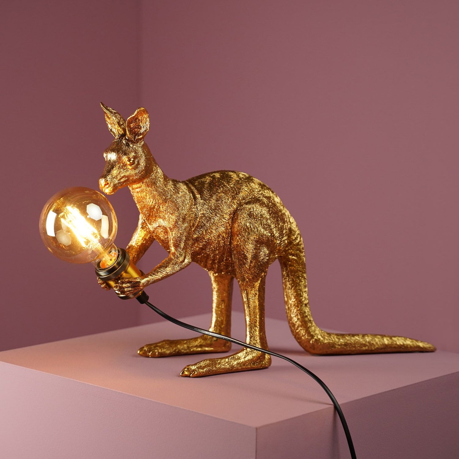 WERNS Kangaroo Skippie Table Lamp Gold 51x16x35cm