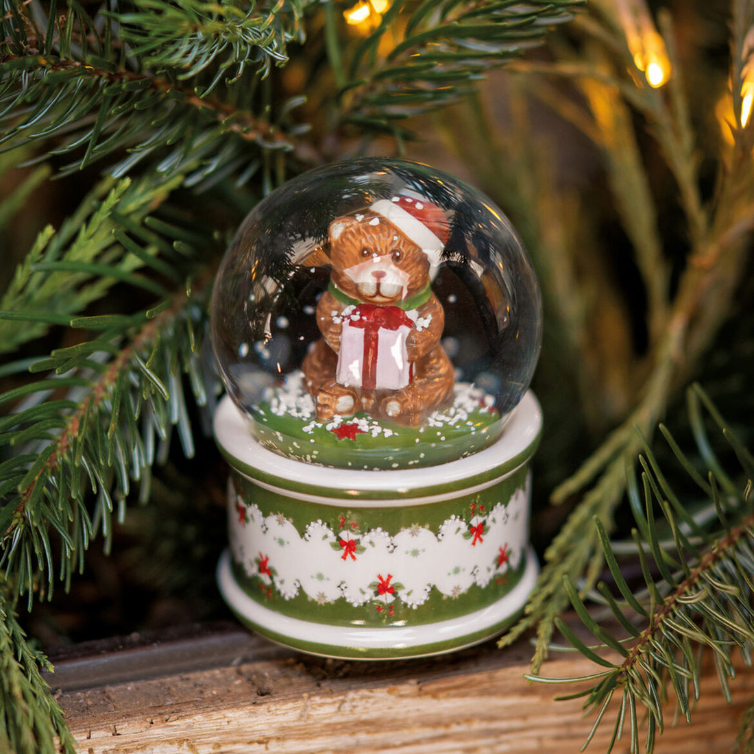 VILLEROY &amp;amp; BOCH Christmas Toys Snow Globe Bear 9cm