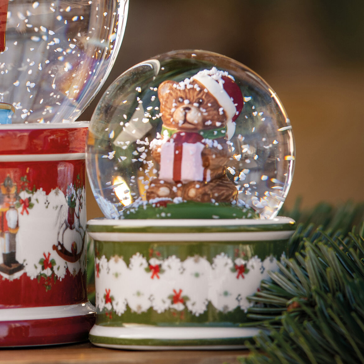 VILLEROY &amp;amp; BOCH Christmas Toys Snow Globe Bear 9cm