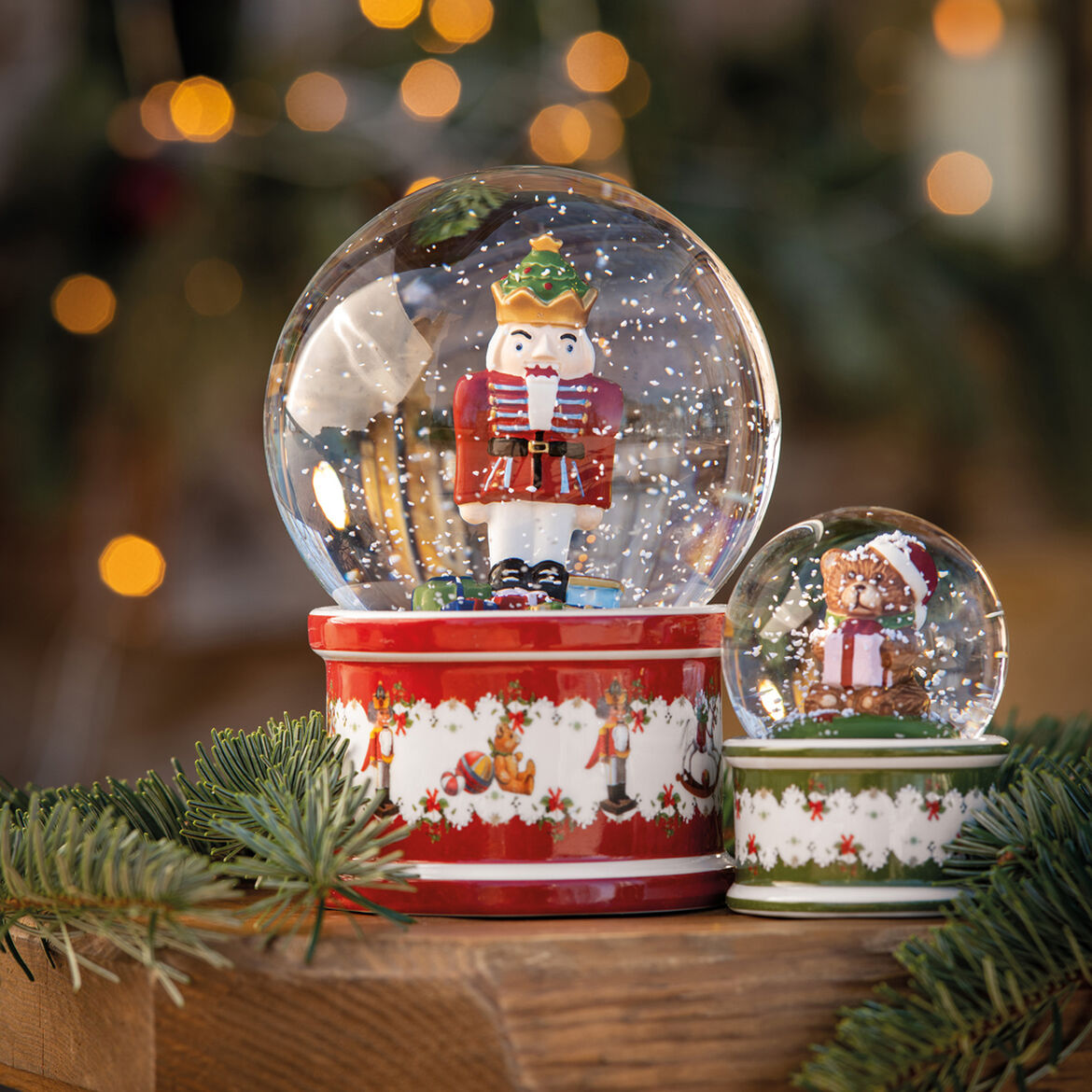 VILLEROY &amp;amp; BOCH Christmas Toys Snow Globe Bear 9cm