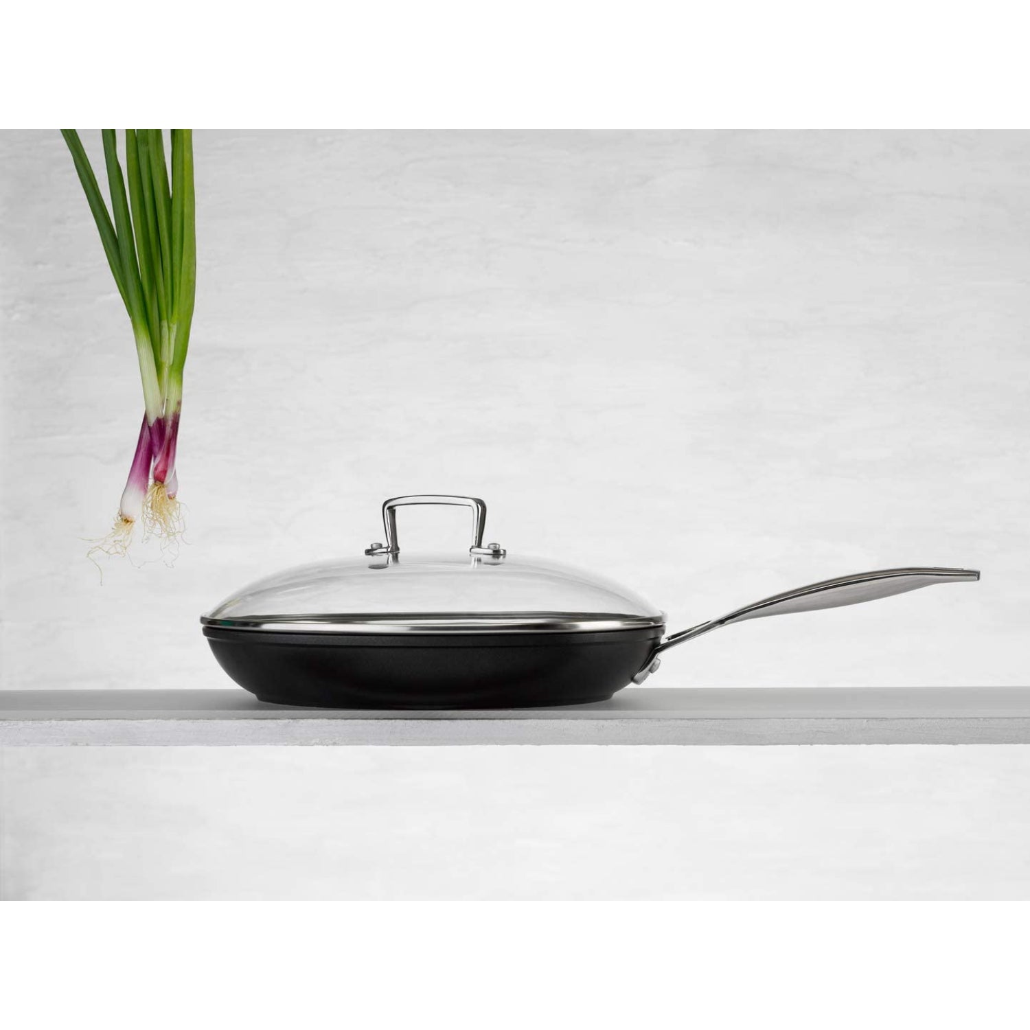 LE CREUSET Low Pan with Long Non-Stick Handle 24cm Aluminium