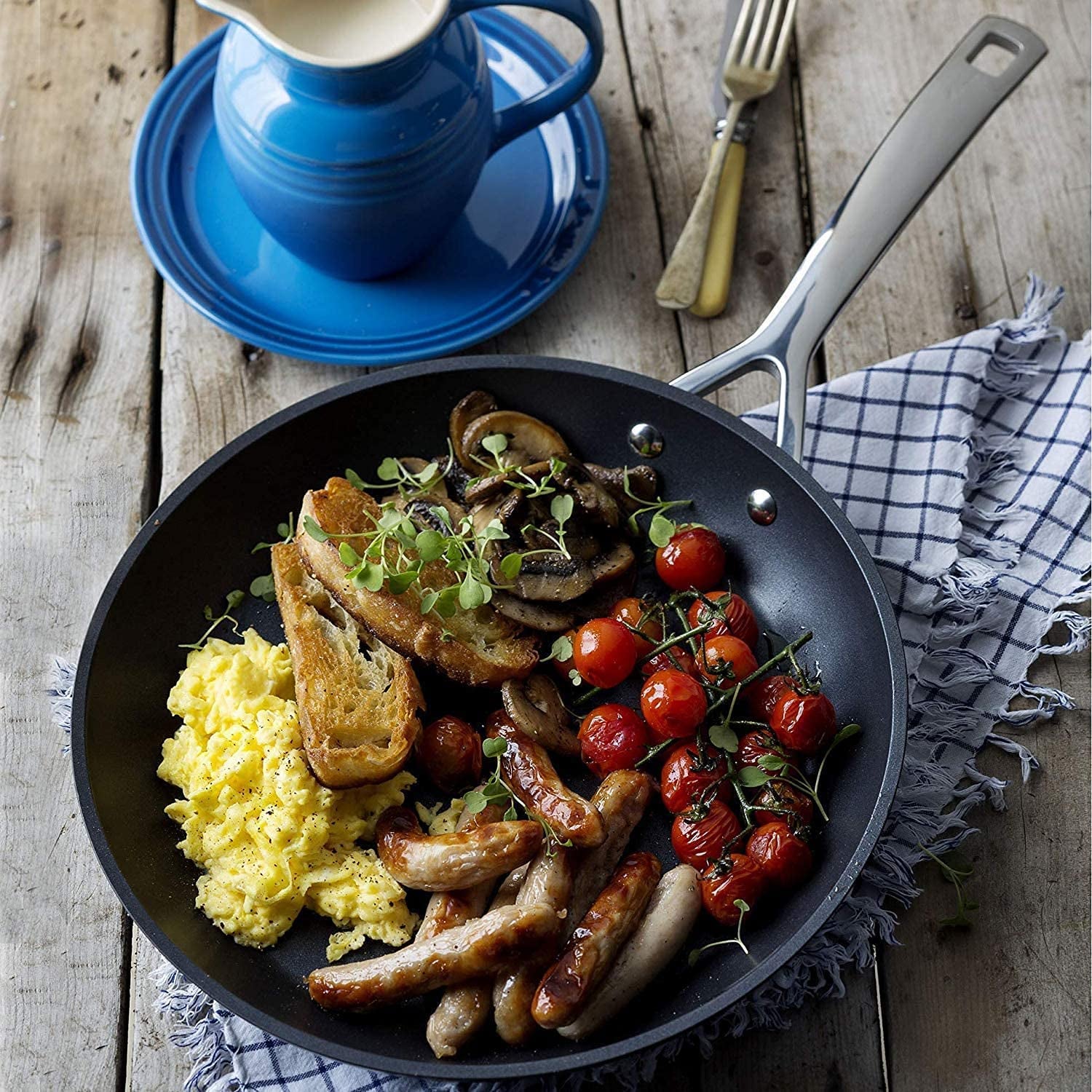 LE CREUSET Low Pan with Long Non-Stick Handle 30cm Aluminium