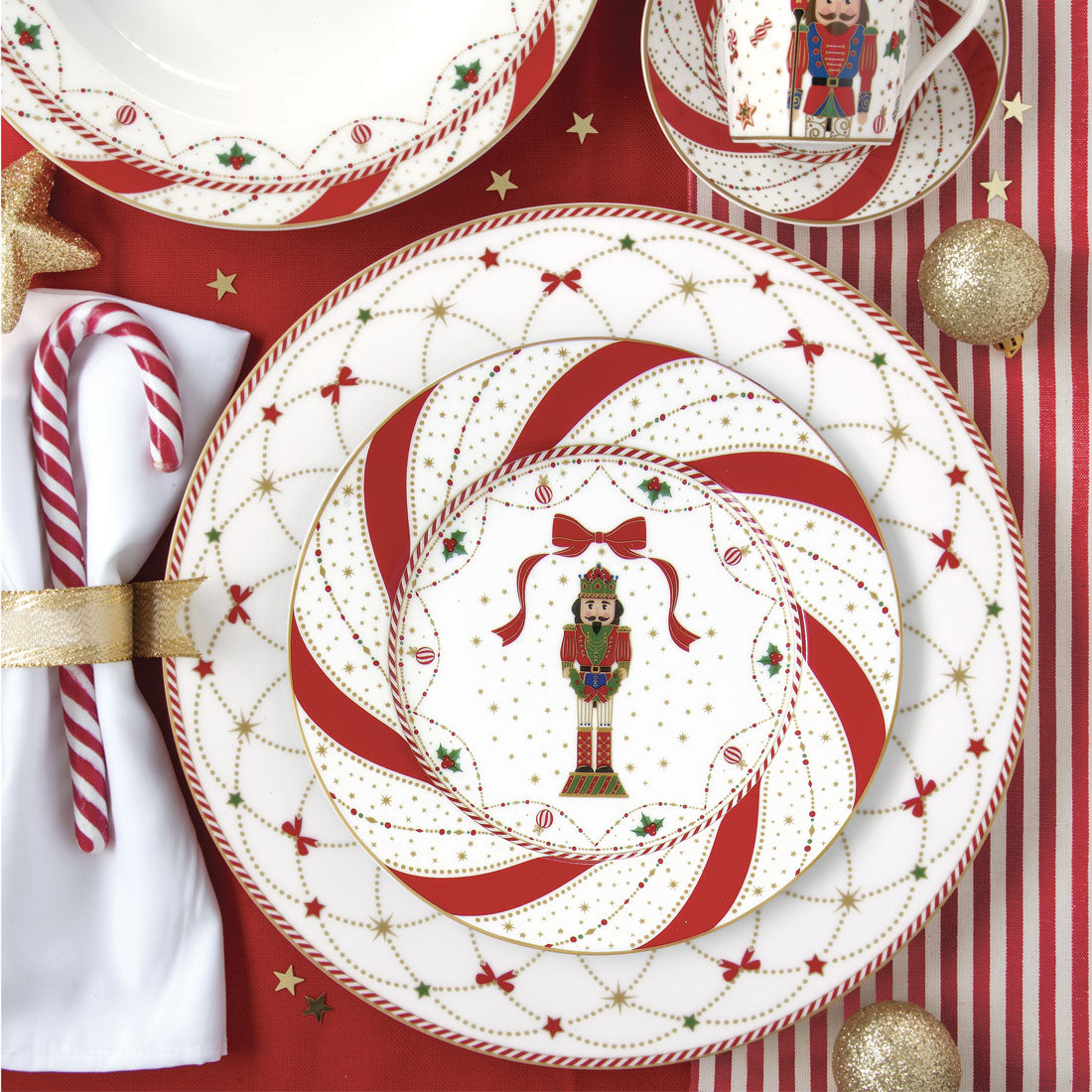 EASY LIFE Nutcracker Twist Nutcracker Table Service Plates Set 18 Pieces Porcelain Christmas Table